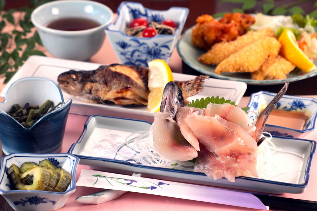 夕食ニジマスを中心とした養老渓谷らしい夕食