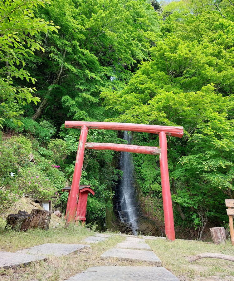 金神の滝